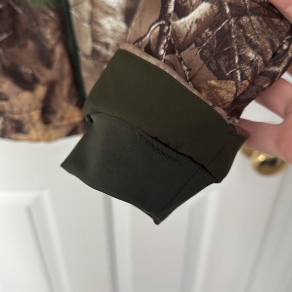 Under Armour Ladies “STORM” Hunting jacket. Brand new, never worn outside - Picture 4 of 6